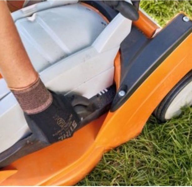 Газонокосарка акумуляторна STIHL RMA 443 PV без акумулятора та ЗП WA400111415 фото